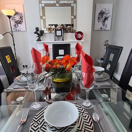 Stunning Holiday Home. Free Parking. Manchester Bagian luar foto