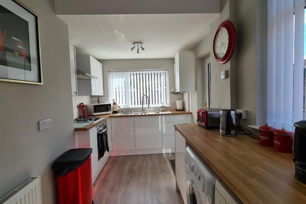 Stunning Holiday Home. Free Parking. Manchester Bagian luar foto