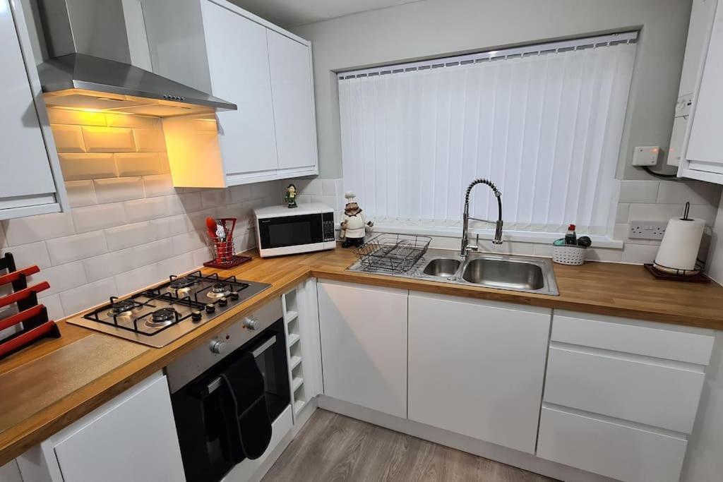 Stunning Holiday Home. Free Parking. Manchester Bagian luar foto