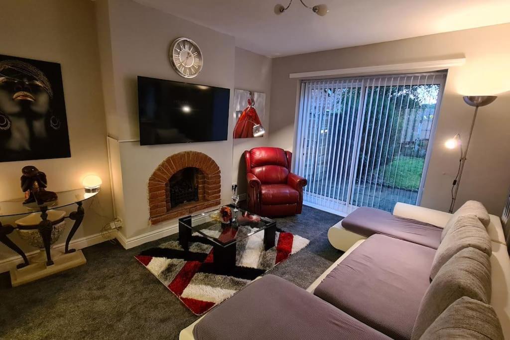 Stunning Holiday Home. Free Parking. Manchester Bagian luar foto
