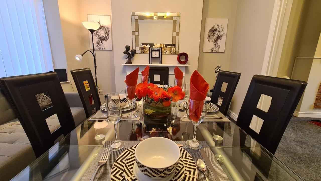 Stunning Holiday Home. Free Parking. Manchester Bagian luar foto