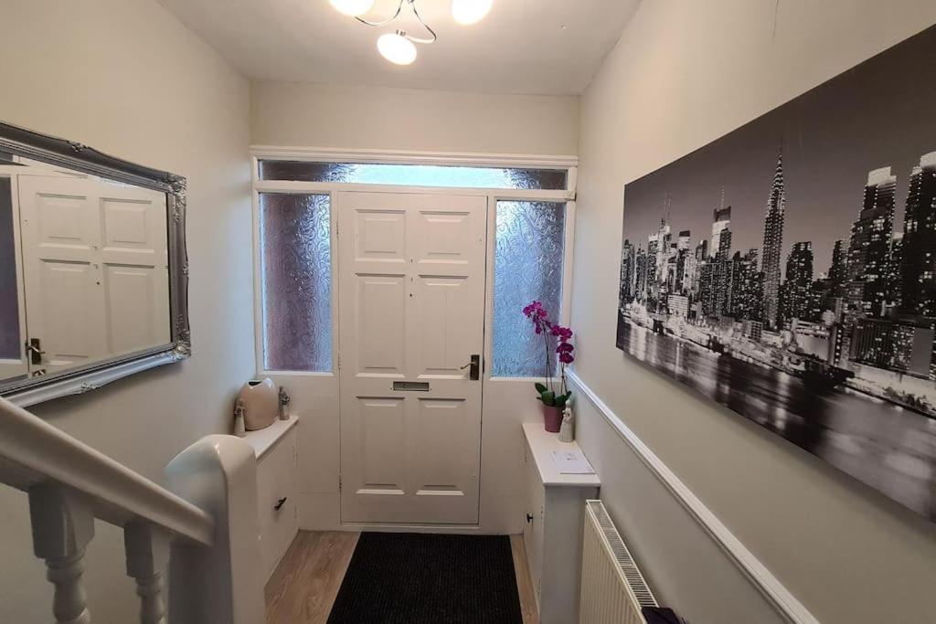 Stunning Holiday Home. Free Parking. Manchester Bagian luar foto