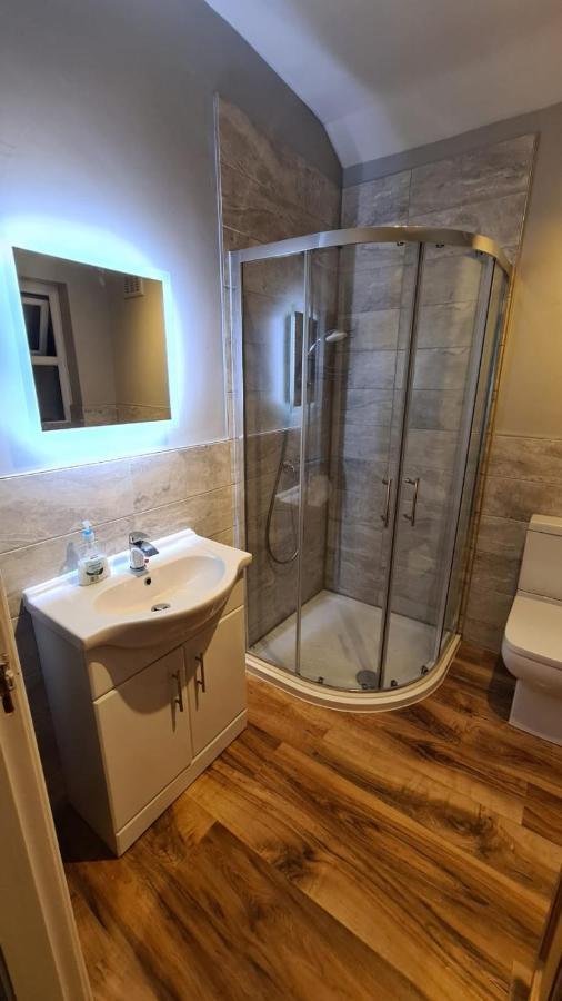 Stunning Holiday Home. Free Parking. Manchester Bagian luar foto