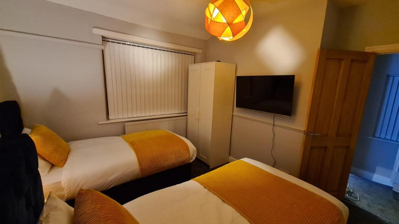 Stunning Holiday Home. Free Parking. Manchester Bagian luar foto