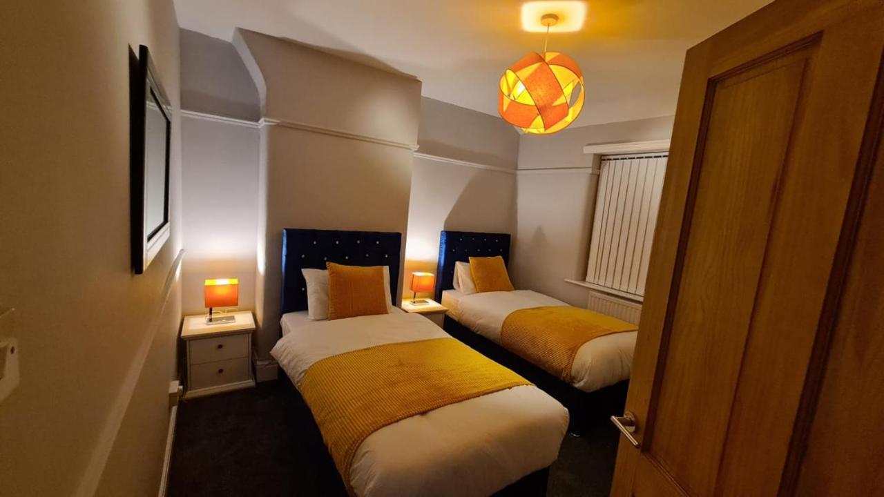 Stunning Holiday Home. Free Parking. Manchester Bagian luar foto