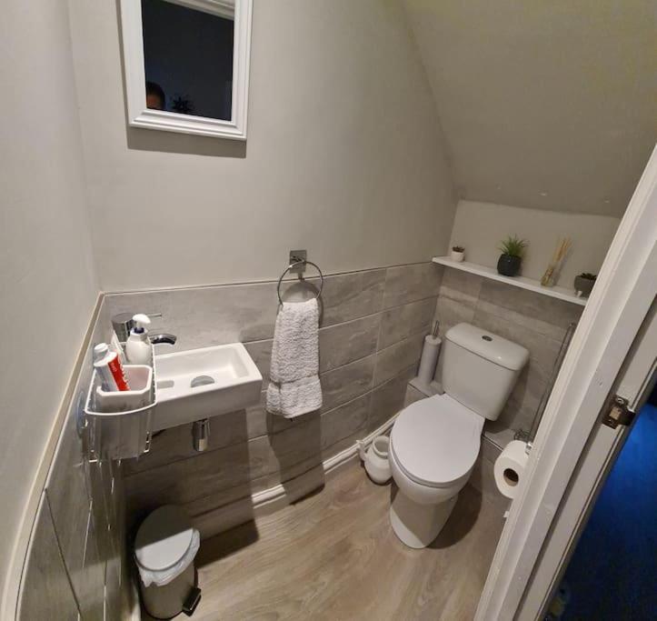 Stunning Holiday Home. Free Parking. Manchester Bagian luar foto