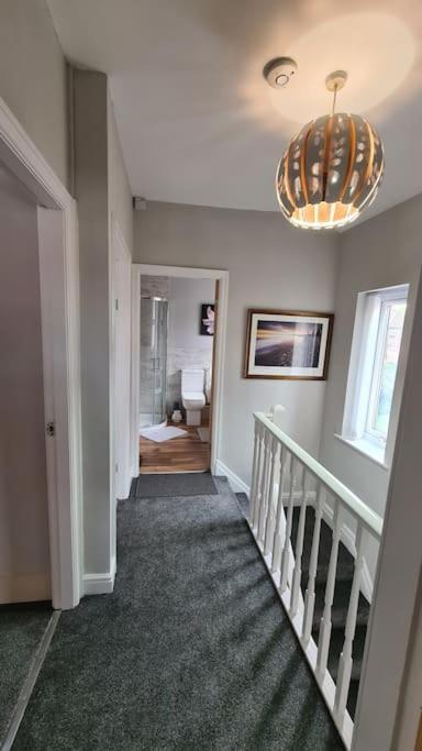Stunning Holiday Home. Free Parking. Manchester Bagian luar foto