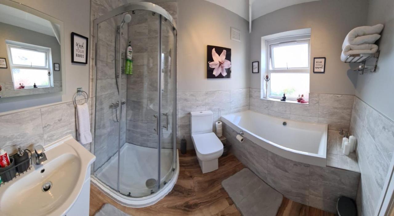 Stunning Holiday Home. Free Parking. Manchester Bagian luar foto