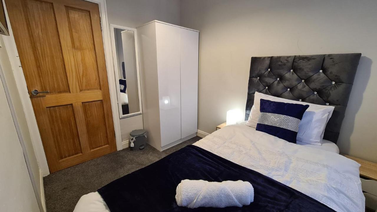 Stunning Holiday Home. Free Parking. Manchester Bagian luar foto