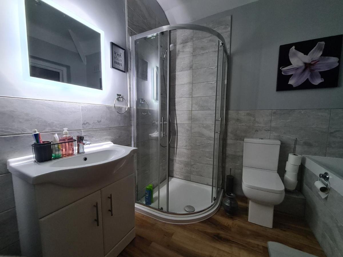 Stunning Holiday Home. Free Parking. Manchester Bagian luar foto