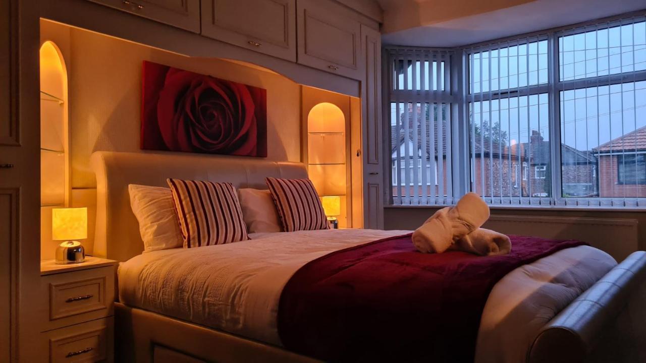 Stunning Holiday Home. Free Parking. Manchester Bagian luar foto