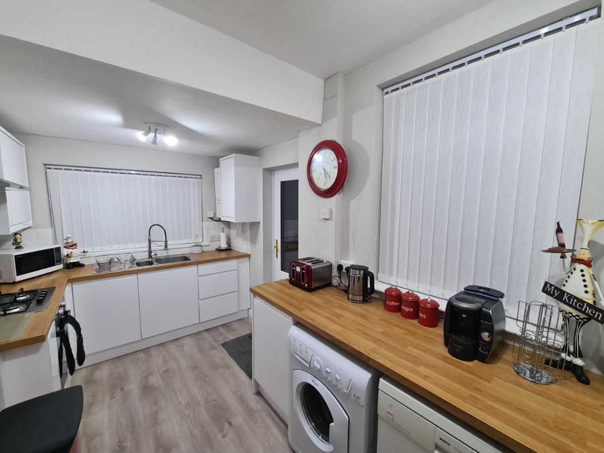 Stunning Holiday Home. Free Parking. Manchester Bagian luar foto