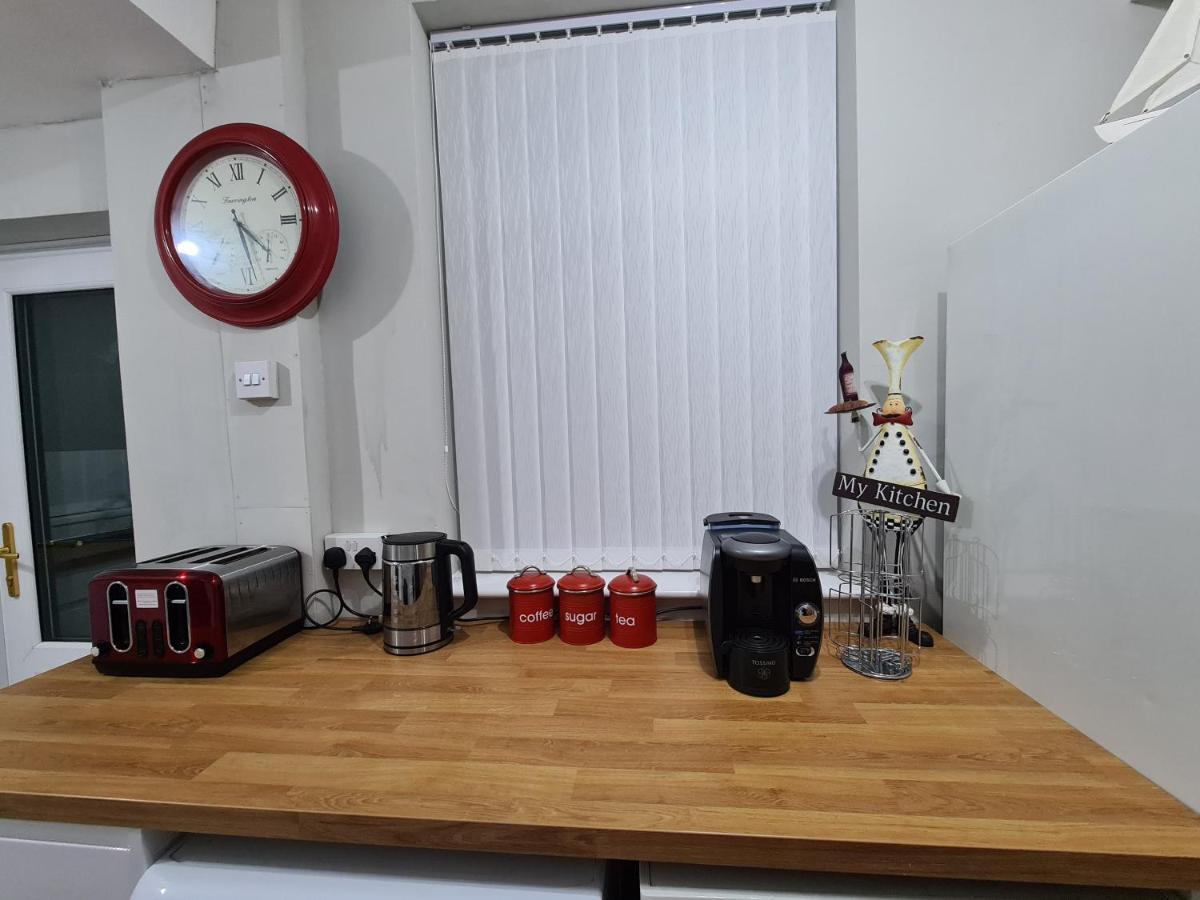 Stunning Holiday Home. Free Parking. Manchester Bagian luar foto