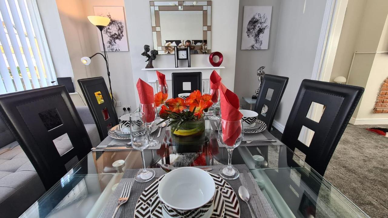 Stunning Holiday Home. Free Parking. Manchester Bagian luar foto